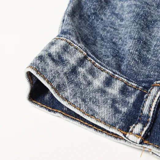 Short denim long-sleeved jacket